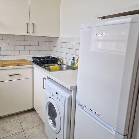 Snow White Beauty. Apartment Dublin Exterior photo