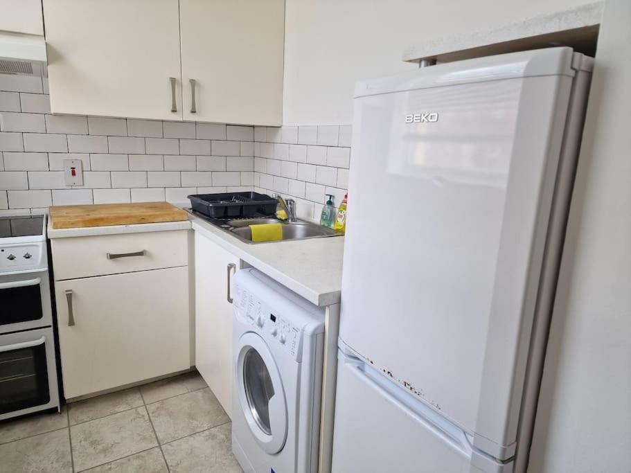 Snow White Beauty. Apartment Dublin Exterior photo